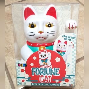 Waving Fortune Cat Plastic Figure (WHITE)
